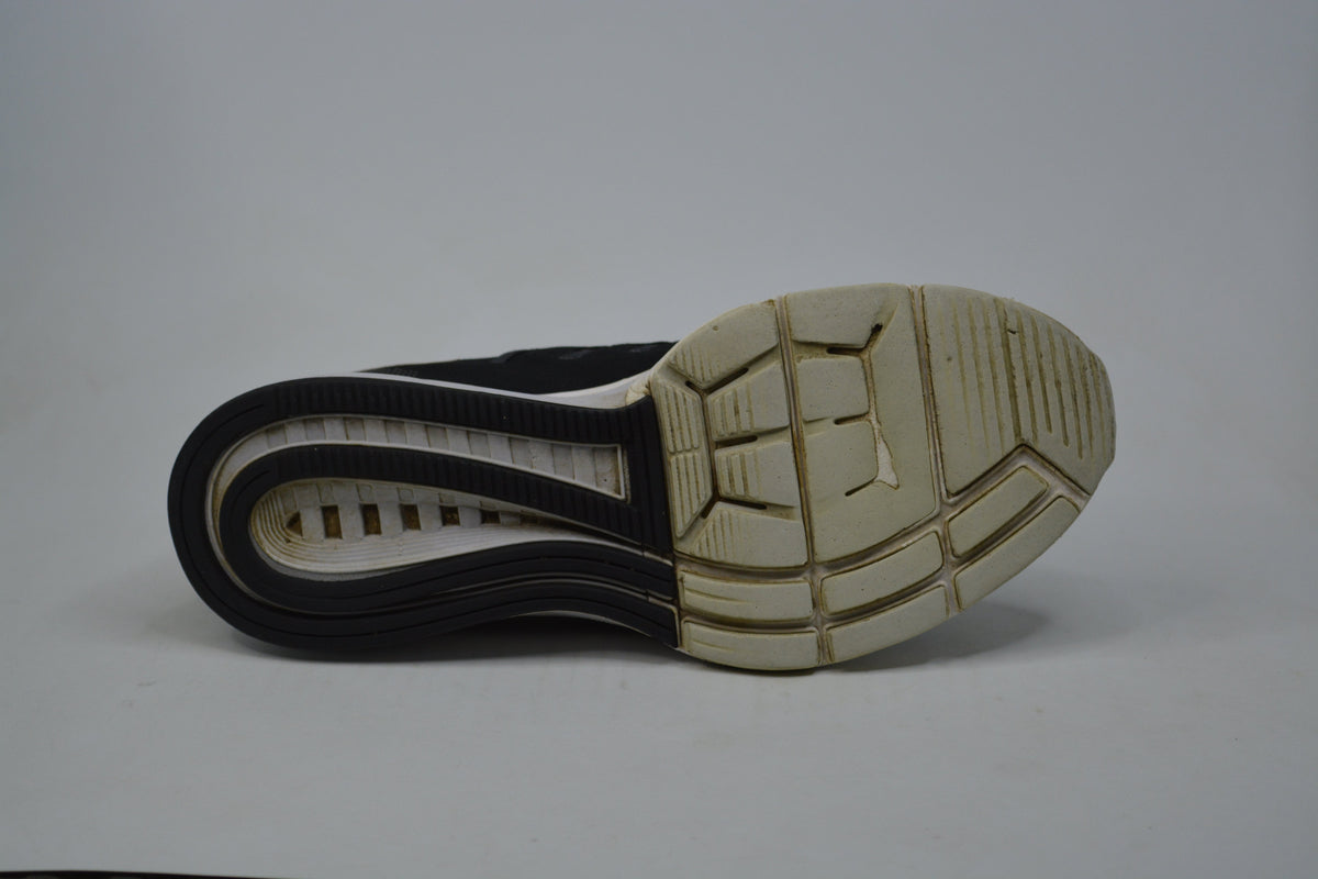 NIKE Air Zoom Vomero 11