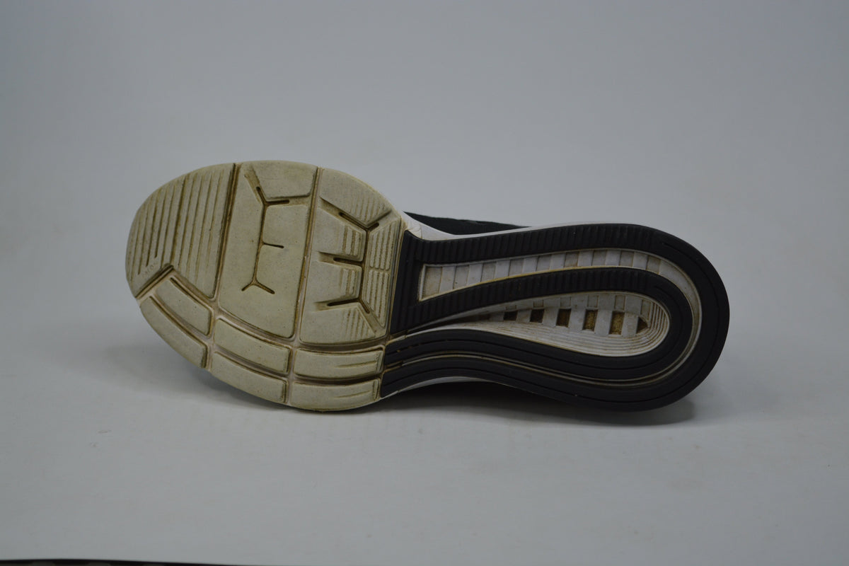 NIKE Air Zoom Vomero 11