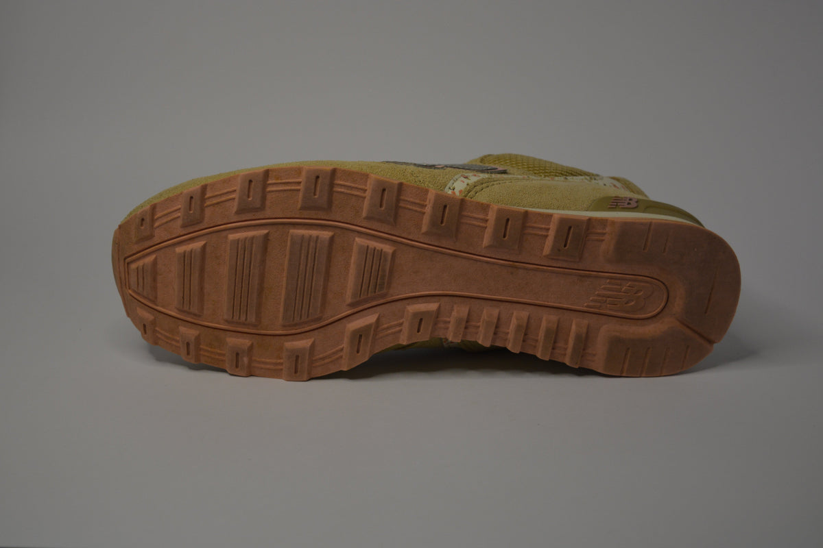 New Balance Women's 696