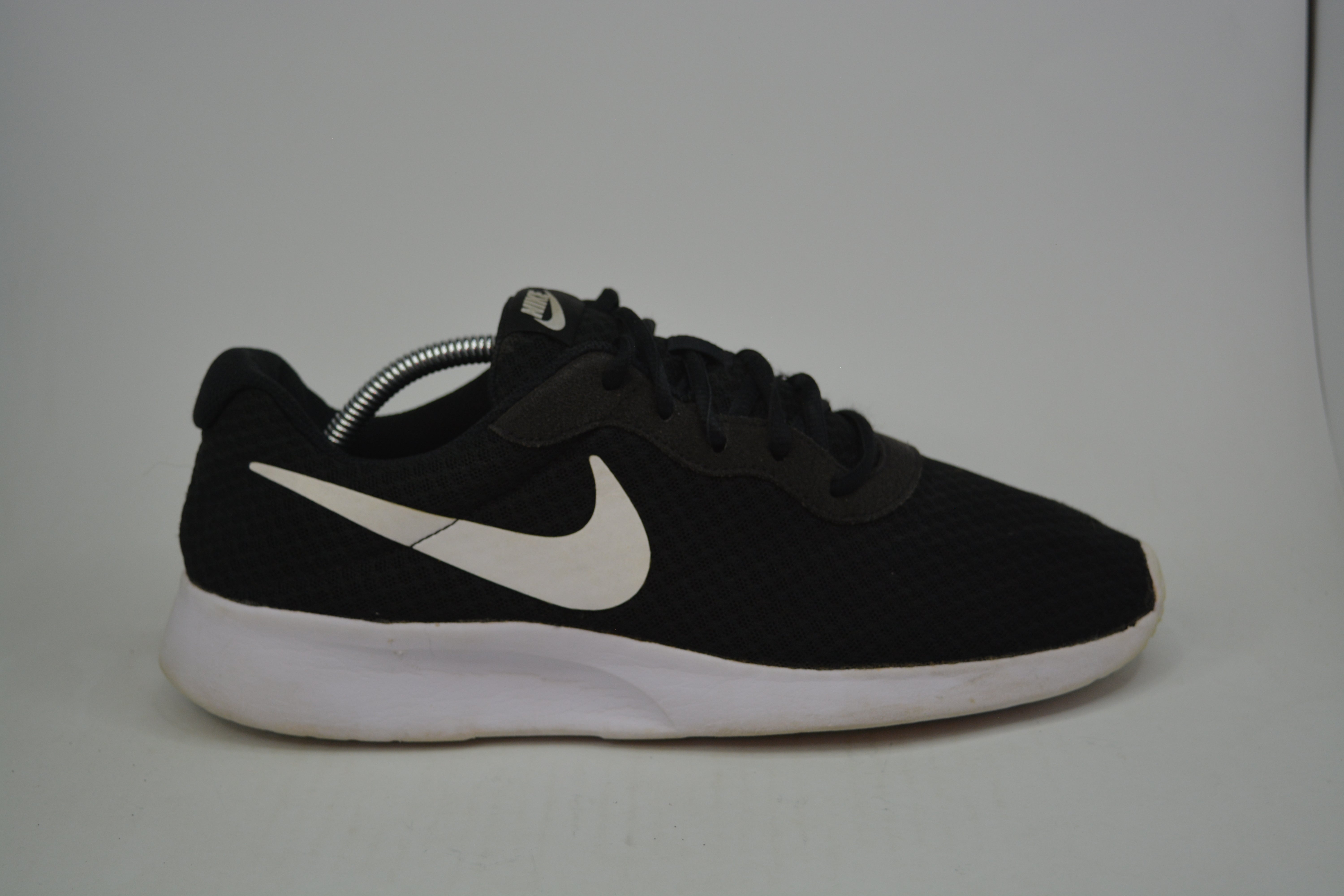 Nike Mens Tanjun Black/White at the Best Price
