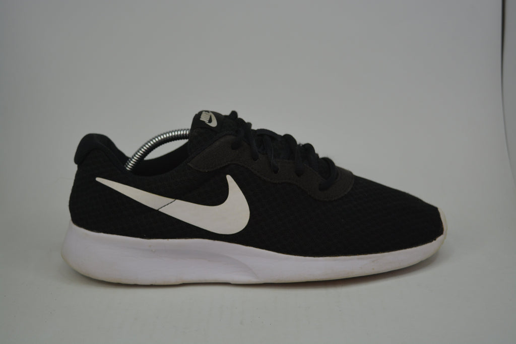 Nike Mens Tanjun Black/White at the Best Price