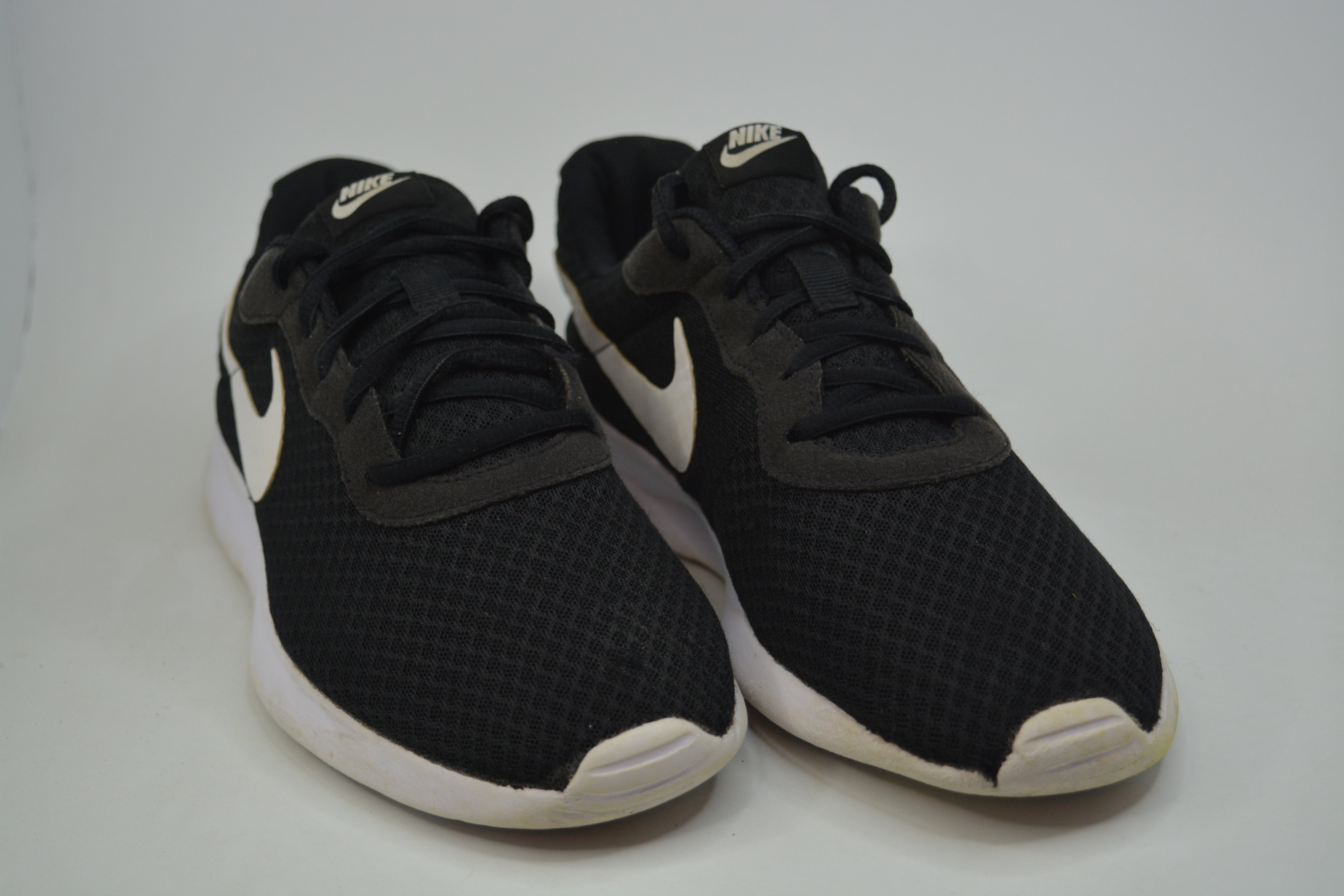 Nike Mens Tanjun Black/White at the Best Price