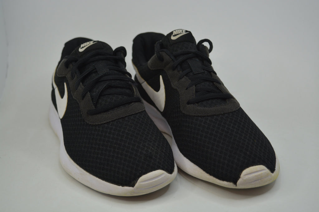 Nike Mens Tanjun Black/White at the Best Price