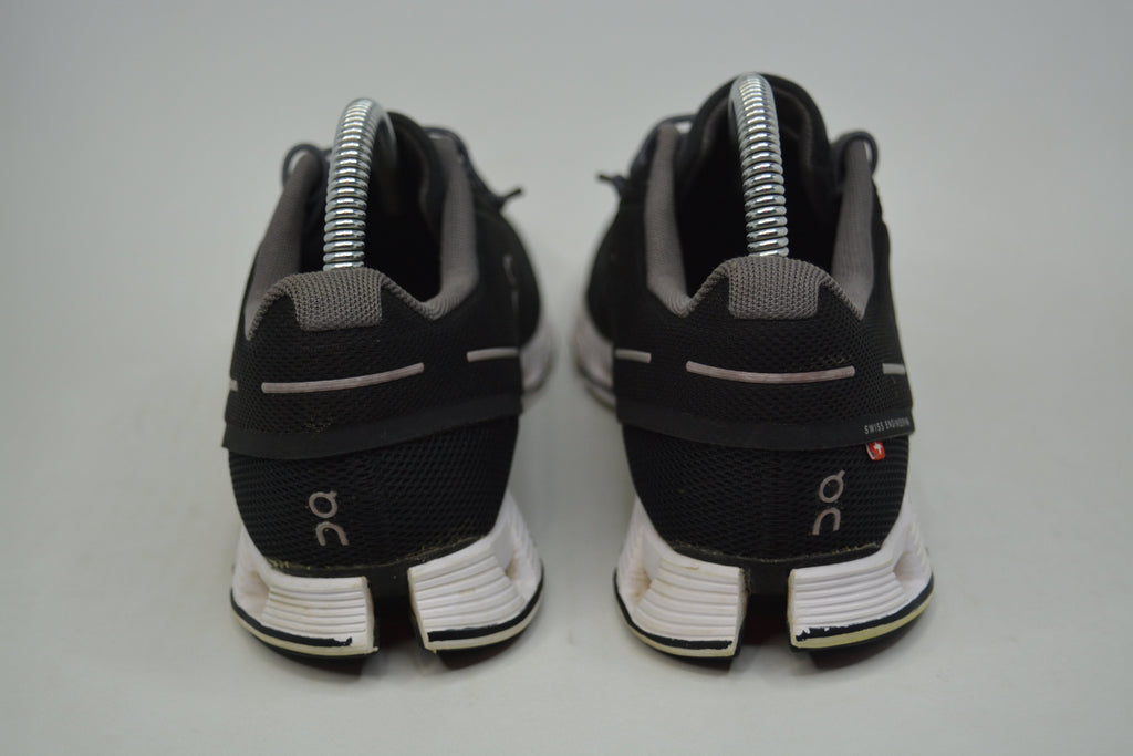 ON CLOUD RUNNING SHOES SNEAKERS - Size 6