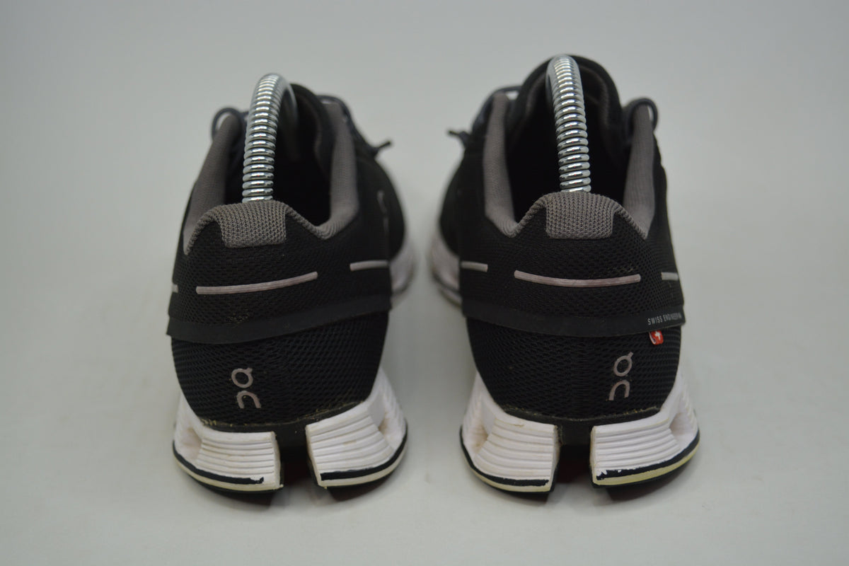 ON CLOUD RUNNING SHOES SNEAKERS - Size 6