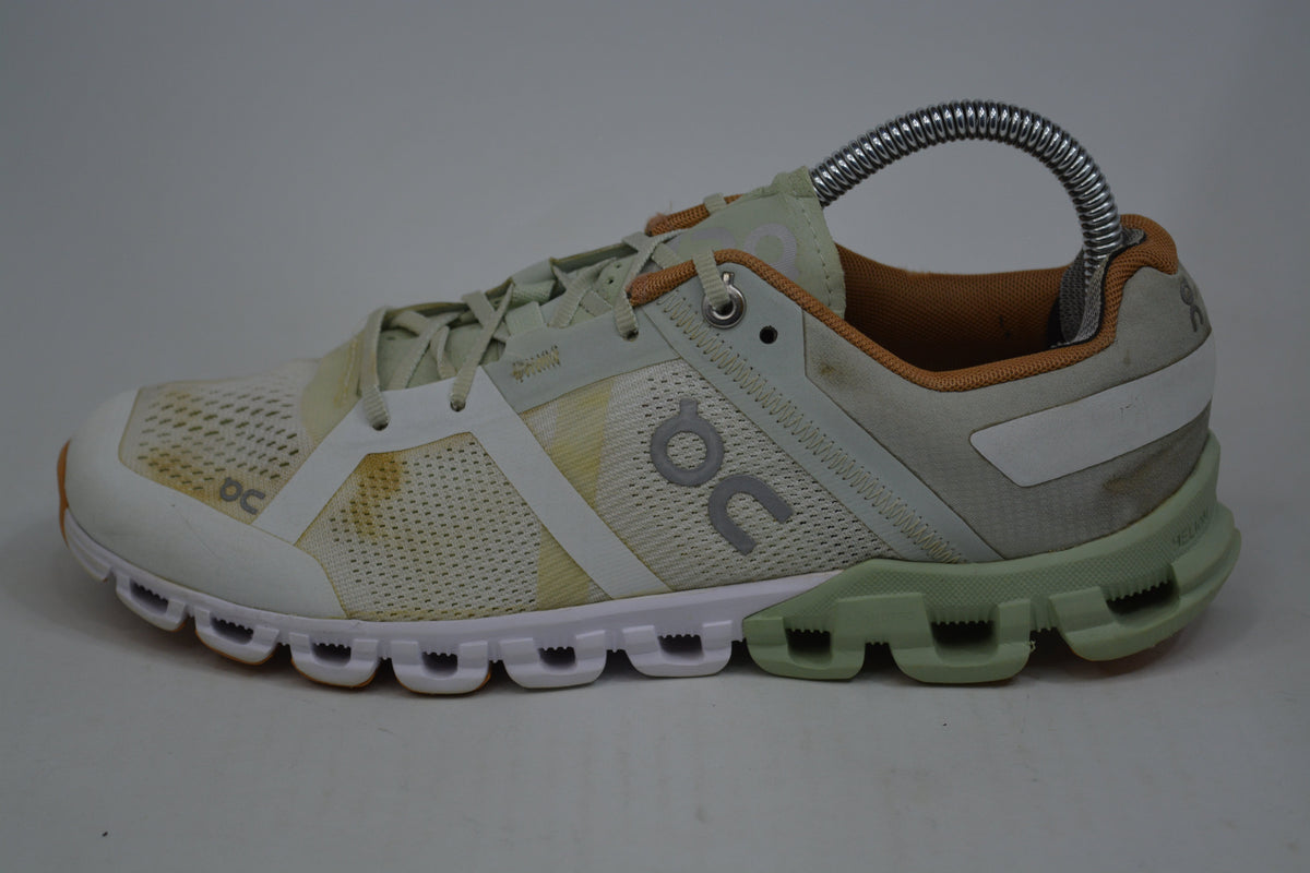 ON Cloud Cloudflow Running Sneaker Shoes Aloe/White